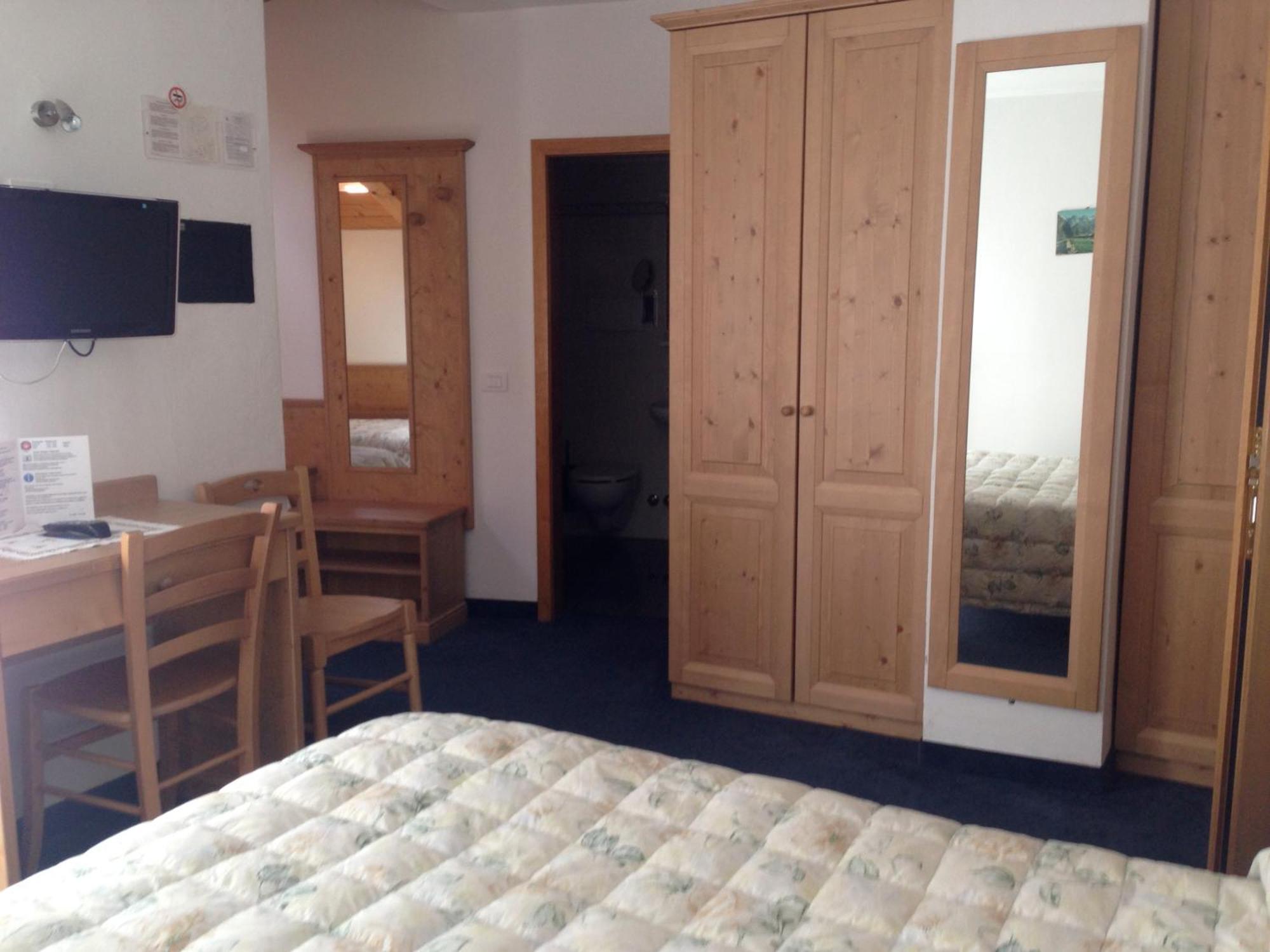 Liz Hotel & Apartments Predazzo Room photo